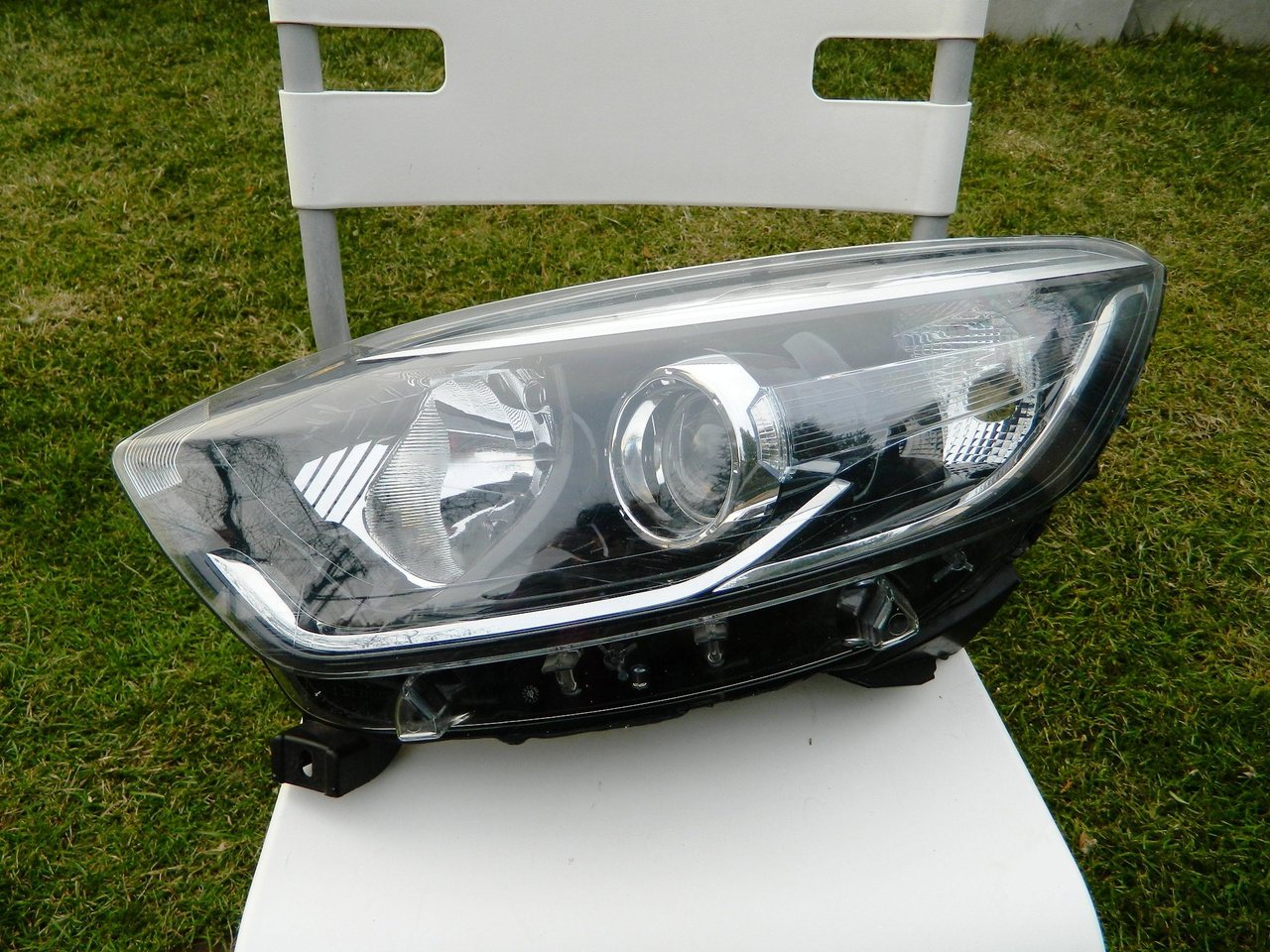 Far stanga Renault Captur dupa 2013 cod 260603859R