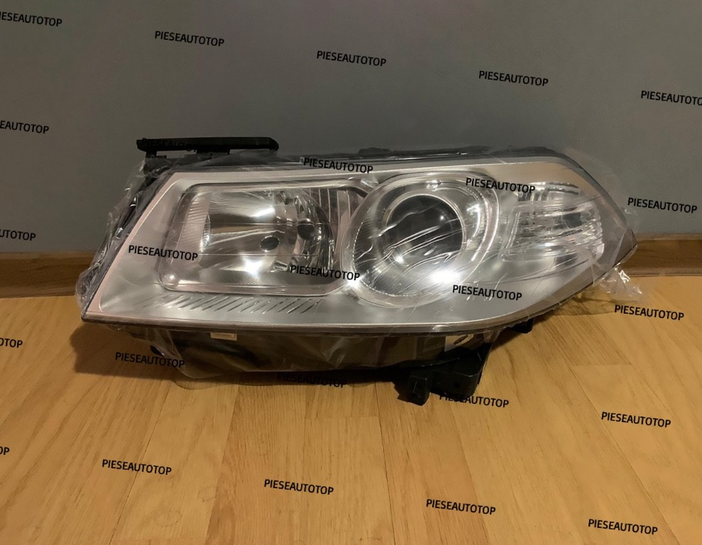 Far stanga Renault Megane 2 Cabrio 2006-2010 NOU 260603054R 7701063218