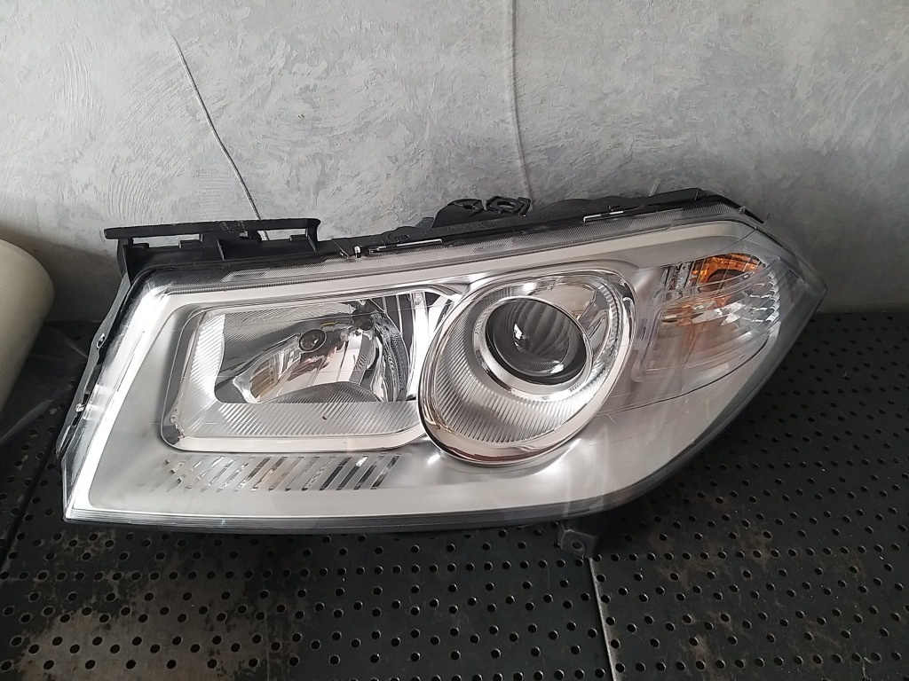 Far stanga renault megane 2 facelift 5511162l