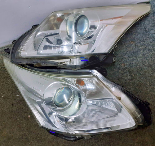 FAR STANGA SAU DREAPTA HALOGEN CU LUPA AVENSIS T27 2008 2009 2010 2011 2012 STARE BUNA NON FACEIFT