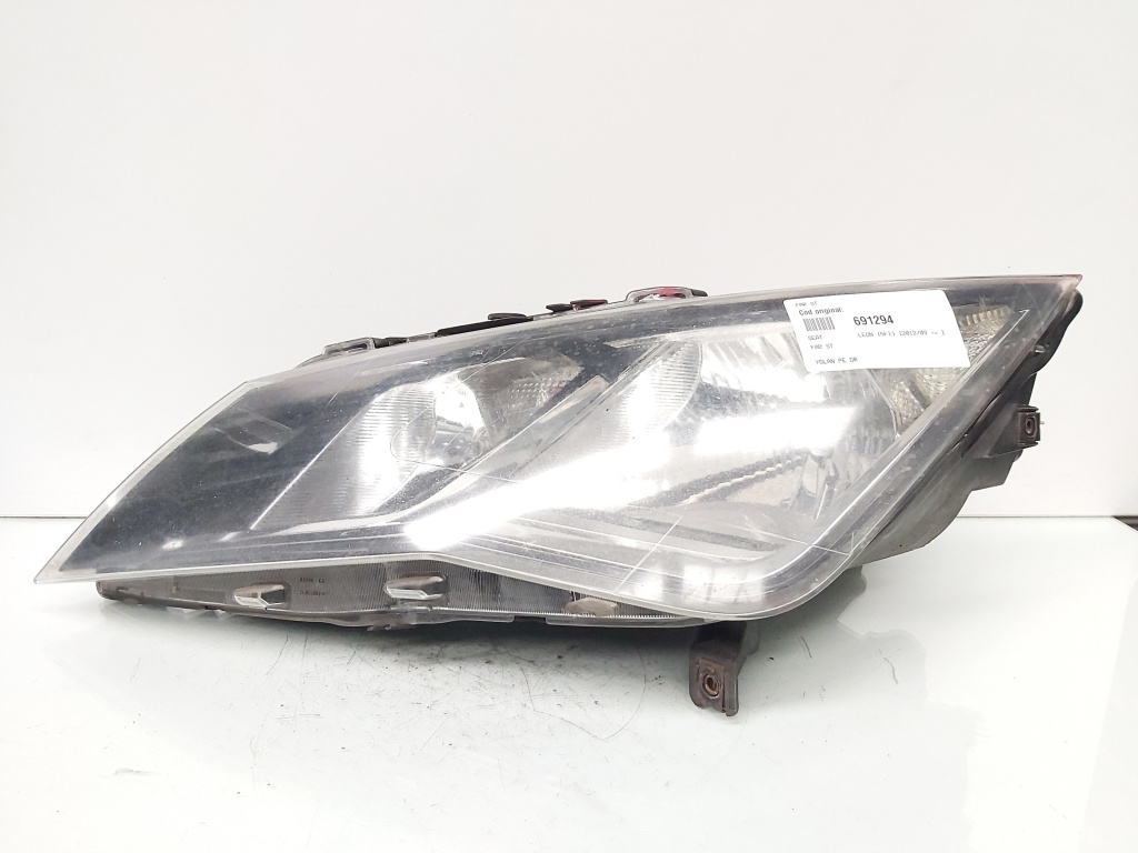 Far stanga, Seat Leon (5F1) vol pe dreapta (id:691294)