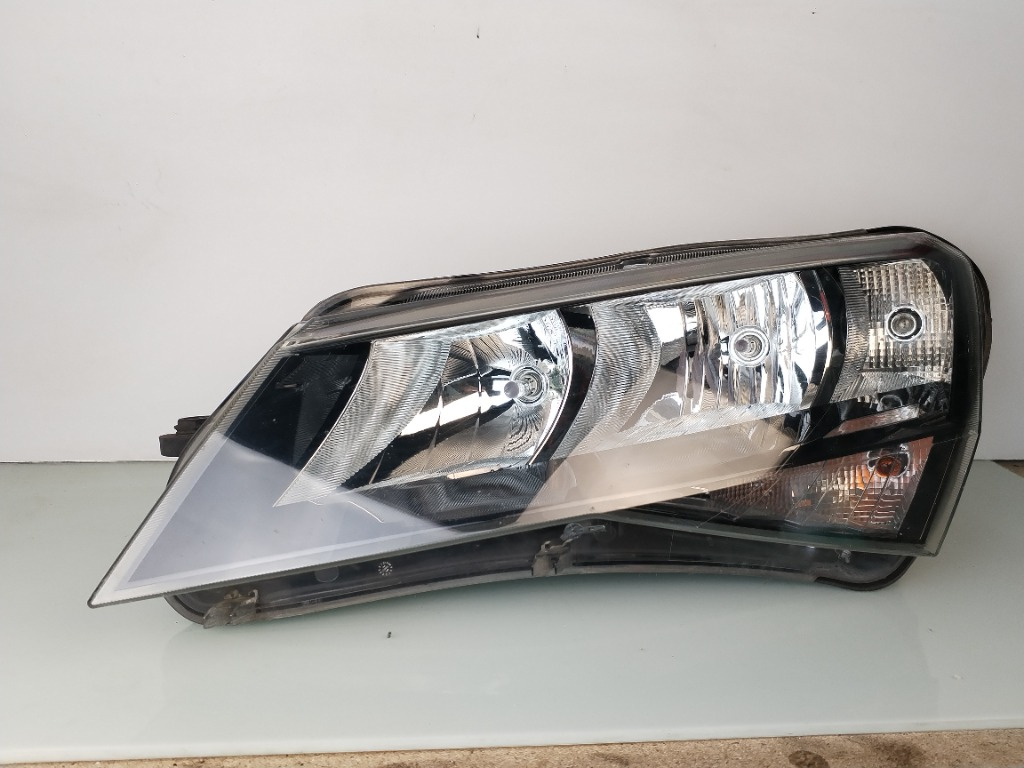 Far stanga Skoda Superb 3 3V2941015