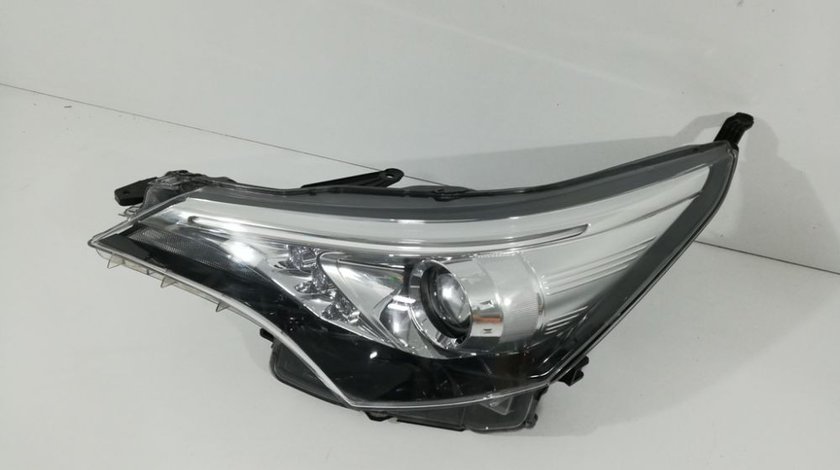 Far stanga Toyota Avensis An 2015 2016 2017 2018 LUPA LED