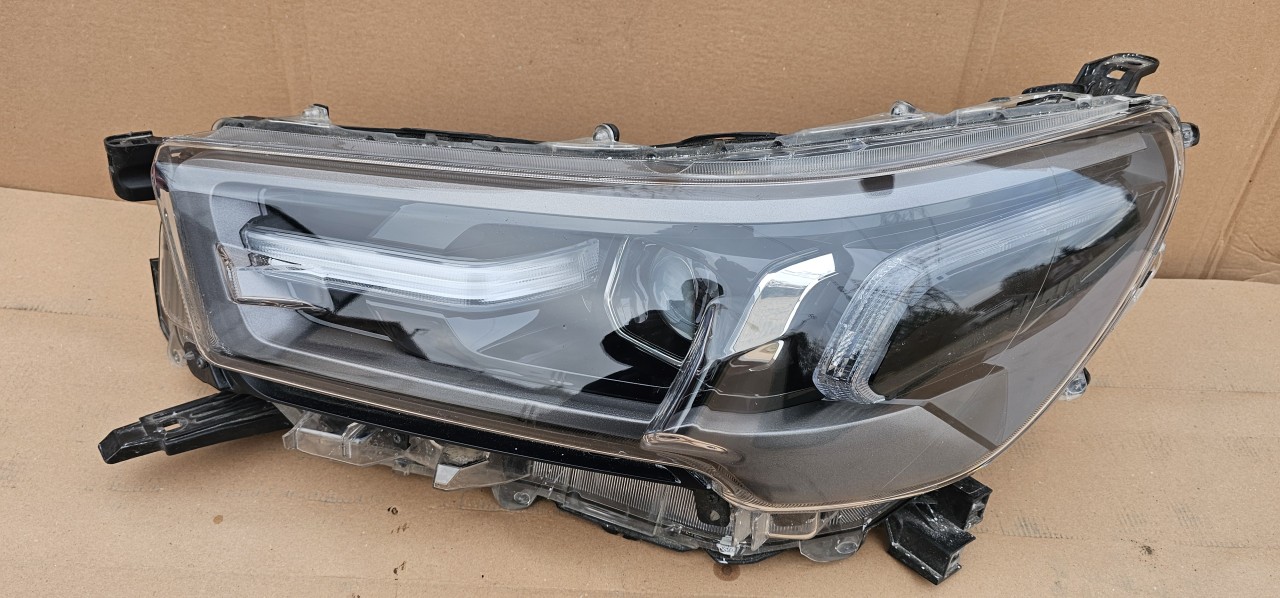 Far stanga Toyota Hilux Full LED 2019 2020 2021 2022 2023