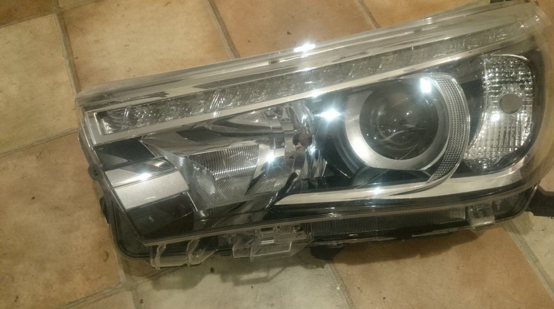 Far stanga Toyota Hilux led 2015-2019