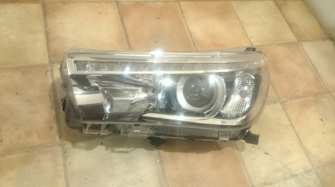 Far stanga Toyota Hilux led 2015-2019