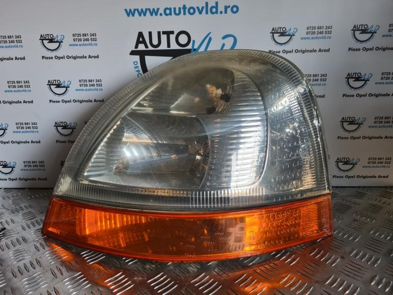 Far stanga ureche lipsa + semnal portocaliu Opel Movano 1999-2010