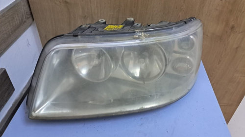 Far stanga Volkswagen Caravelle T5 Multivan 2.5 Tdi cod motor BNZ an 2008 cod 7H1941015L