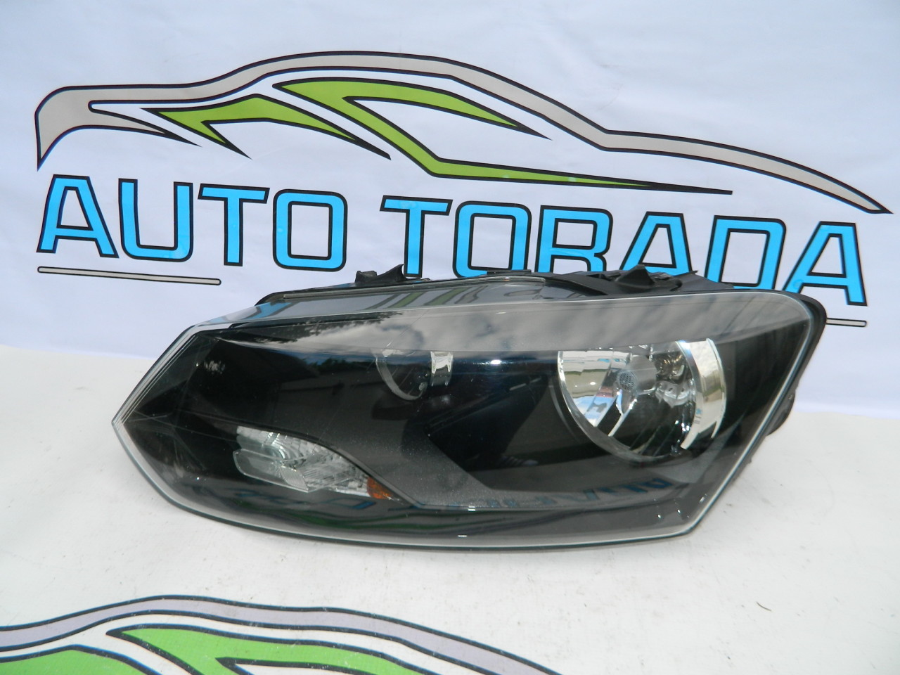 Far stanga VW Polo model 2010-2014 cod 6R1941007C