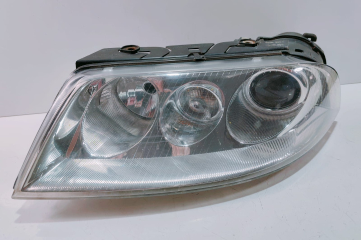 Far Stanga xenon 1EL00834007 Volkswagen VW Passat B5.5 [facelift] [2000 - 2005]