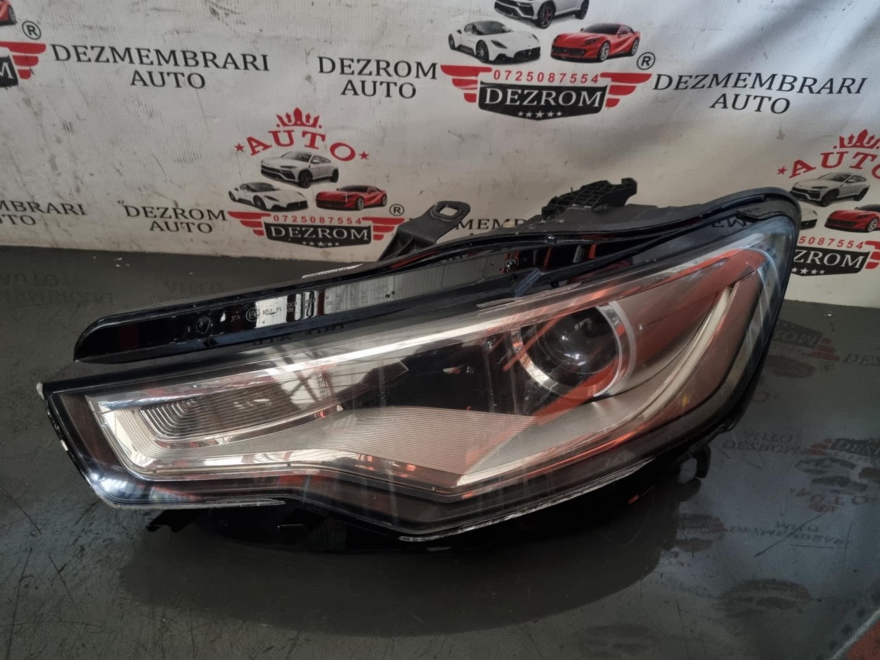 Far stanga Xenon cu defect (sticla are mici crapaturi) 4G0941005C Audi A6 C7 Avant