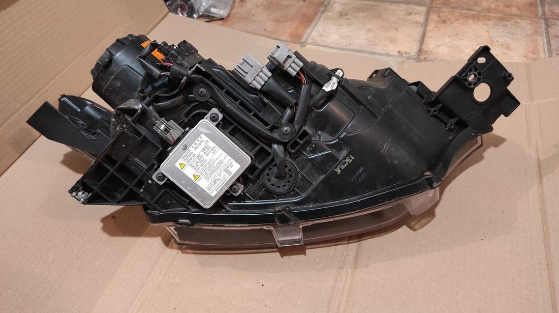 Far stanga xenon Mitsubishi Outlander 3 III (2012-2015) cod 4B45X-8301C2-03