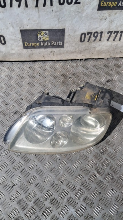 Far stanga xenon ureche rupta 2.0 TDI VW Touran an 2004 cod 1T0941031D