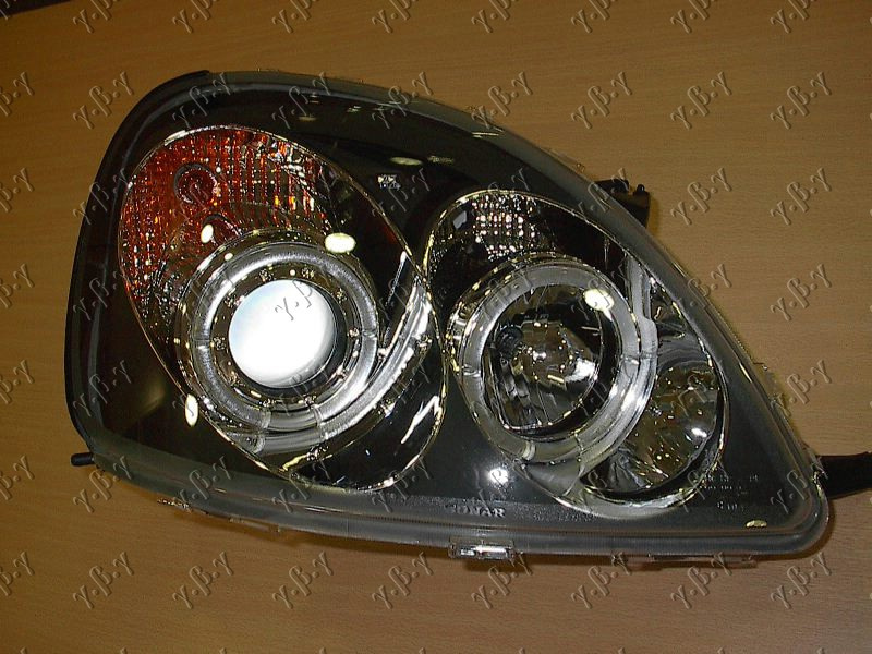 Far - Toyota Yaris 1999
