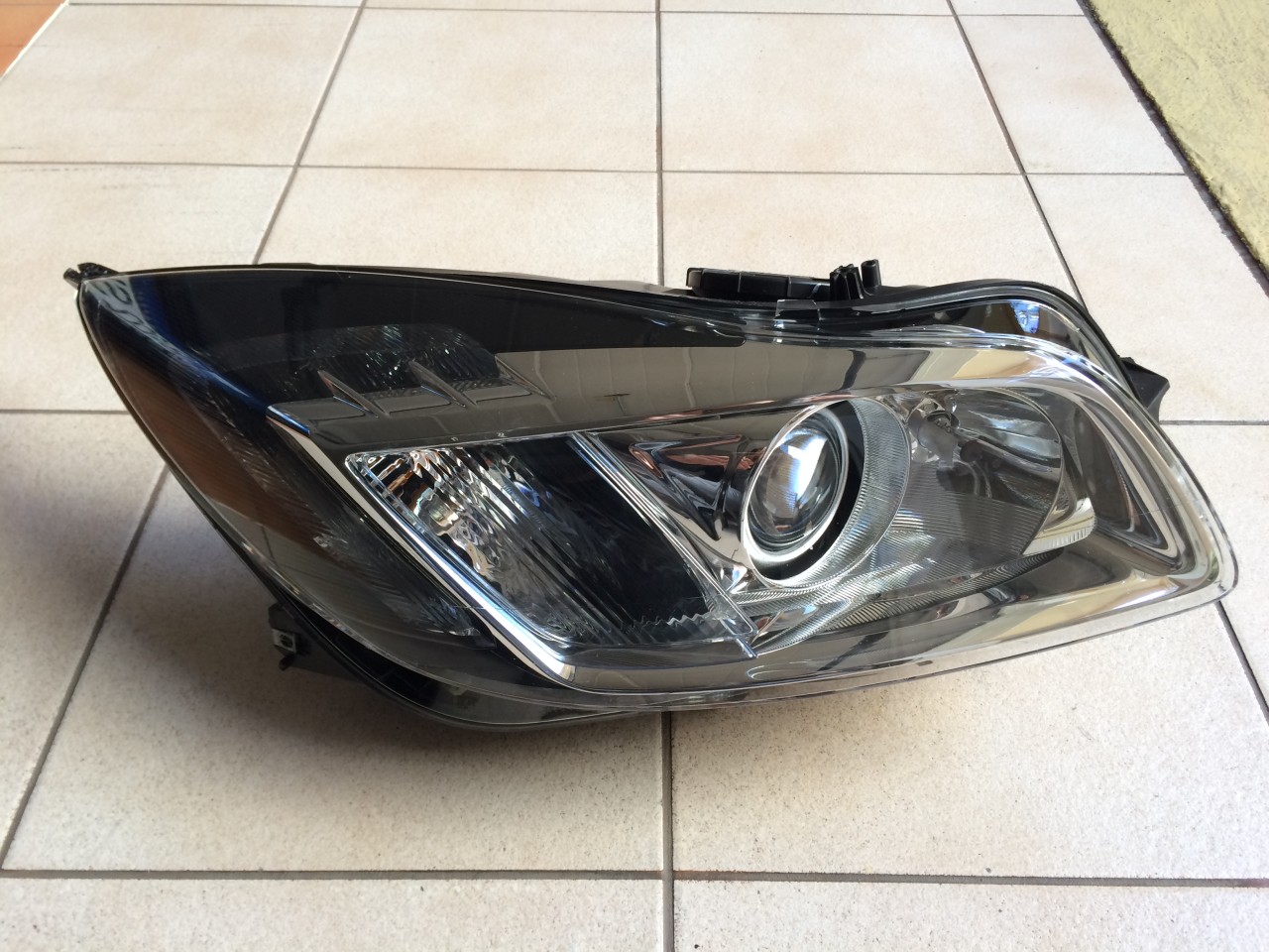 Far Xenon adaptiv Opel Insignia - Dreapta * 1ZT009631 - 02 / 13226793 RH *