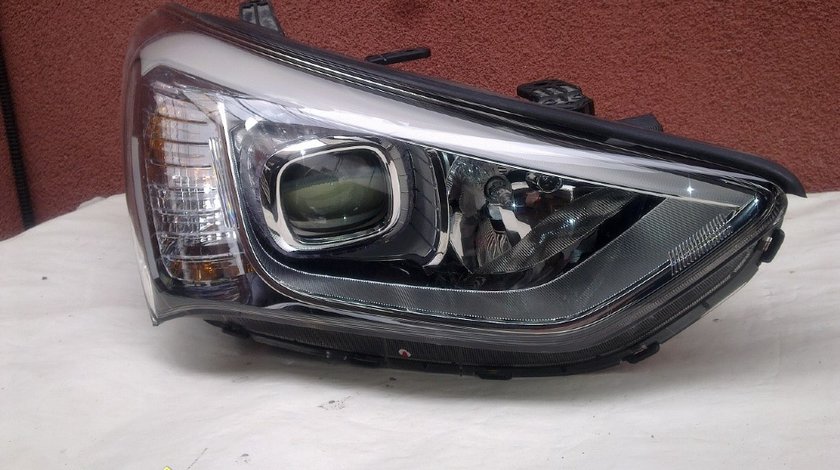 Far xenon dreapta hyundai santa fe 2014