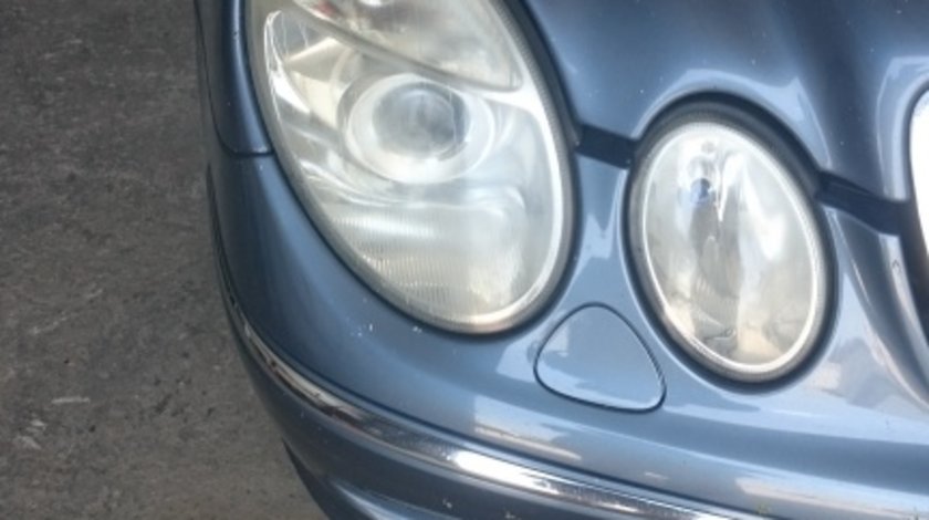 Far xenon dreapta Mercedes E220 cdi 2002-2005