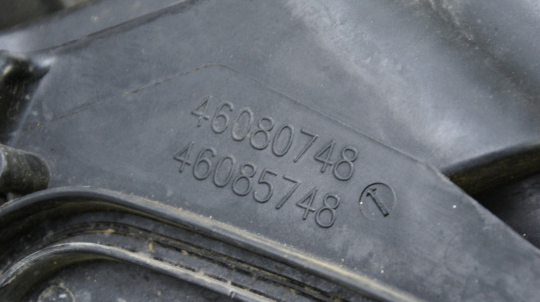 Far Xenon,dreapta,volan Pe Stanga LHD Lancia DELTA 3 (844) 2008 - 2014 51824828, 46080748, 46085748