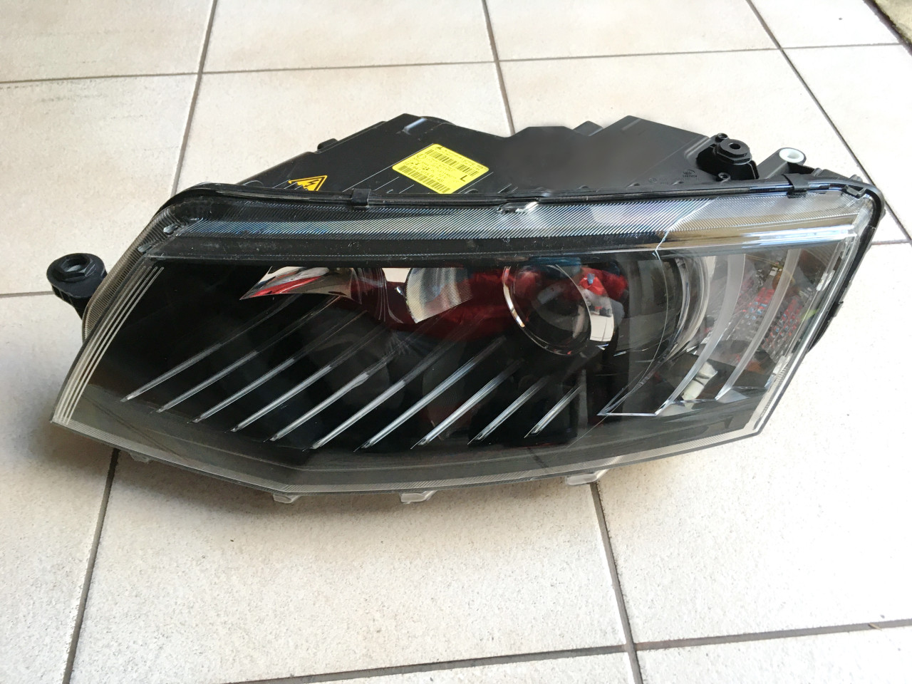 Far Xenon Skoda Octavia 3 - Stg. 5E1941015B / 5E1 941 015B