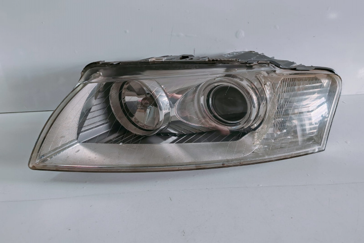 Far Xenon Stanga cu defect Audi A8 D3/4E [2002 - 2005]