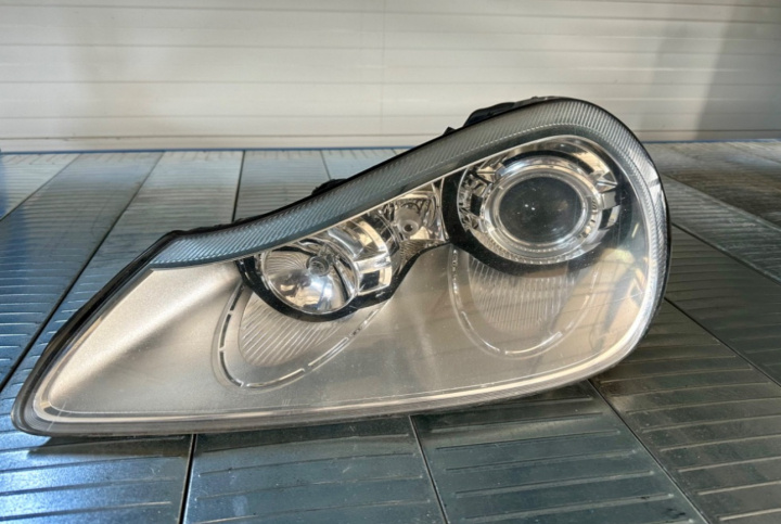 Far Xenon stanga (de Europa) 7L5941029BC Porsche Cayenne 957 [facelift] [2007 - 2010]
