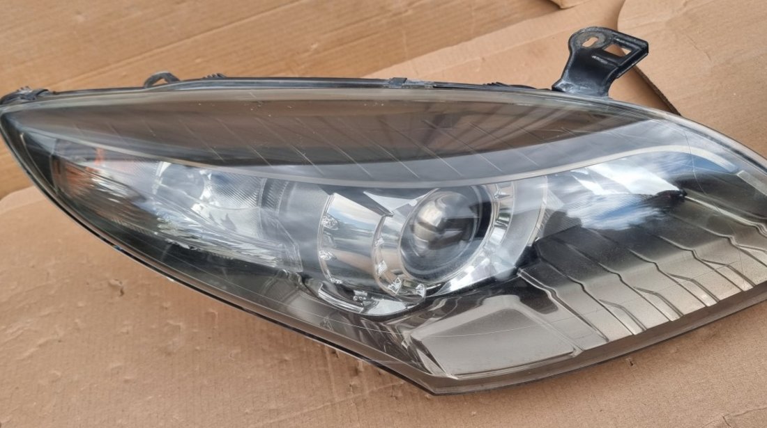 Far xenon stanga / dreapta Renault Megane 3 2008 2009 2010 2011 2012