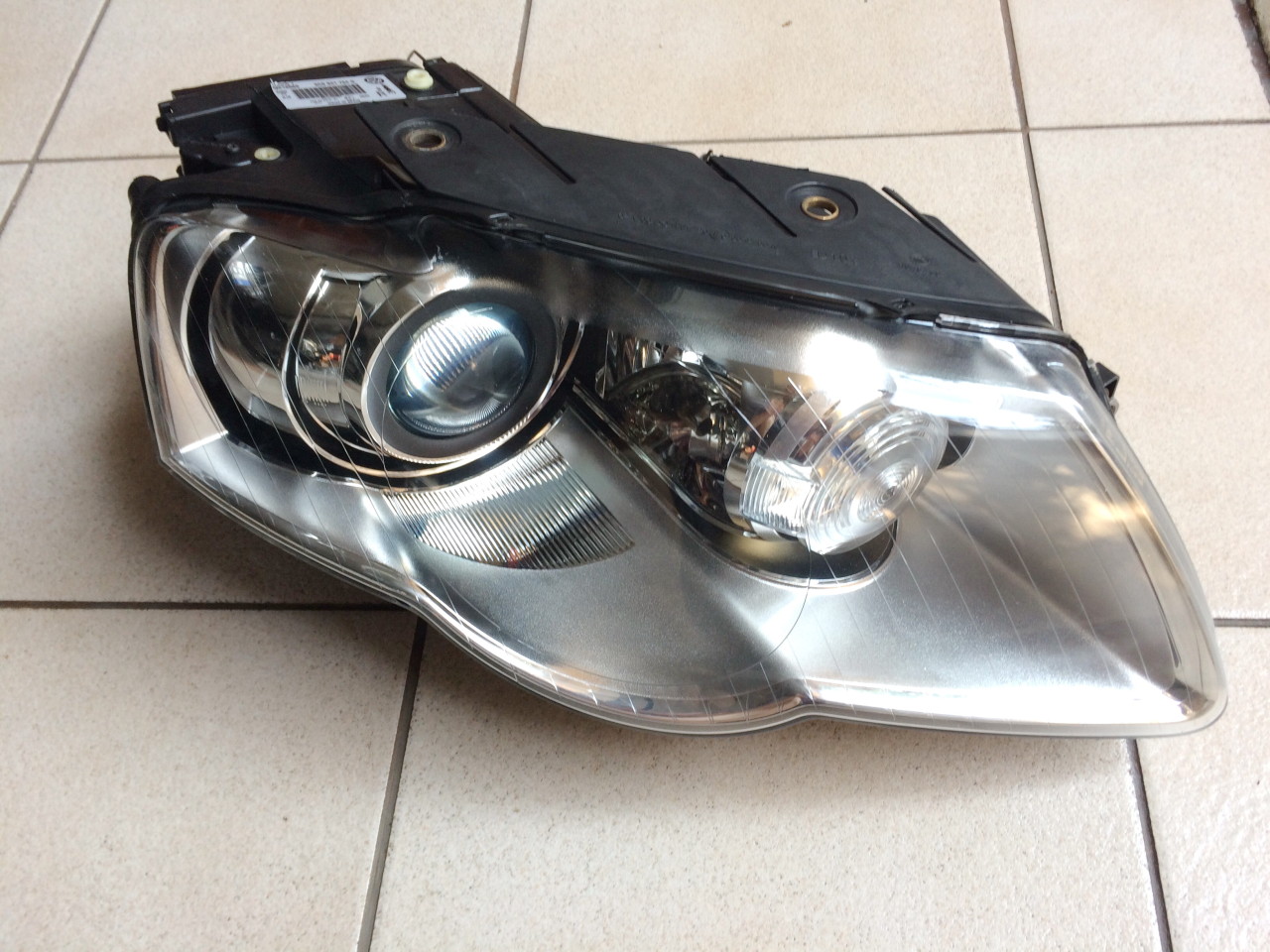 Far Xenon Vw Passat B6 - Dr.  3C0941752G / 3C0941754G  Complet echipat !