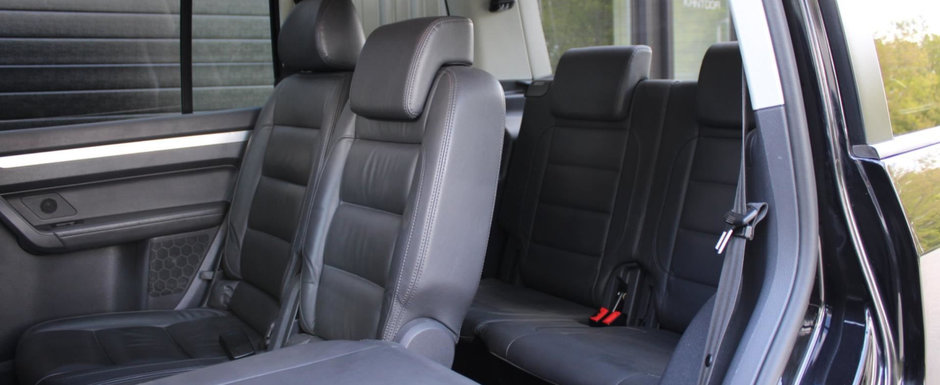 Fara cele doua evacuari ar fi fost sleeper-ul perfect. Modelul german cu trei randuri de scaune a primit sub capota un motor V6 de 3.6 litri Fara cele doua evacuari ar fi fost sleeper-ul perfect. Modelul german cu trei randuri de scaune a primit sub capota un motor V6 de 3.6 litri