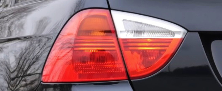 Fara cele doua evacuari ar fi fost sleeper-ul perfect. BMW-ul cu motor I6 bi-turbo are 500 de cai sub capota si ajunge de la 100 la 200 km/h in 8.3 secunde Fara cele doua evacuari ar fi fost sleeper-ul perfect. BMW-ul cu motor I6 bi-turbo are 500 de cai sub capota si ajunge de la 100 la 200 km/h in 8.3 secunde