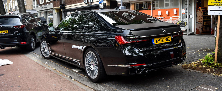Fara cele patru evacuari ar fi fost sleeper-ul perfect. Limuzina din 2020 are motor V8 de 608 cai si face suta in doar 3.6 secunde Fara cele patru evacuari ar fi fost sleeper-ul perfect. Limuzina din 2020 are motor V8 de 608 cai si face suta in doar 3.6 secunde