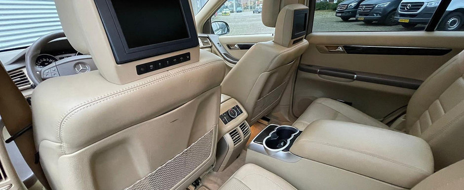 Fara cele patru evacuari ar fi fost sleeper-ul perfect. Mercedes-ul cu sase locuri din 2007 are motor de 510 CP si atinge 250 de km/h cu acceleratia la podea Fara cele patru evacuari ar fi fost sleeper-ul perfect. Mercedes-ul cu sase locuri din 2007 are motor de 510 CP si atinge 250 de km/h cu acceleratia la podea