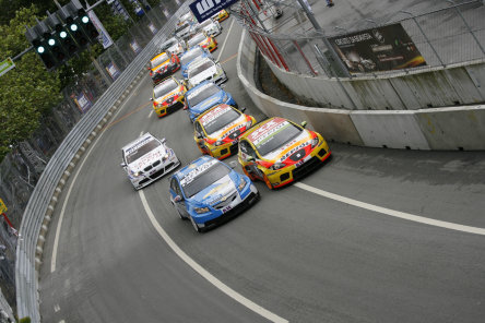 Farfus (BMW) a castigat a 100-a cursa din istoria WTCC Farfus (BMW) a castigat a 100-a cursa din istoria WTCC