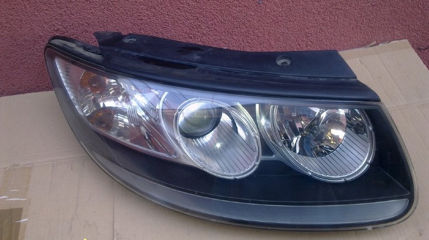 Faruri hyundai santa fe 2008 cu instalatie xenon