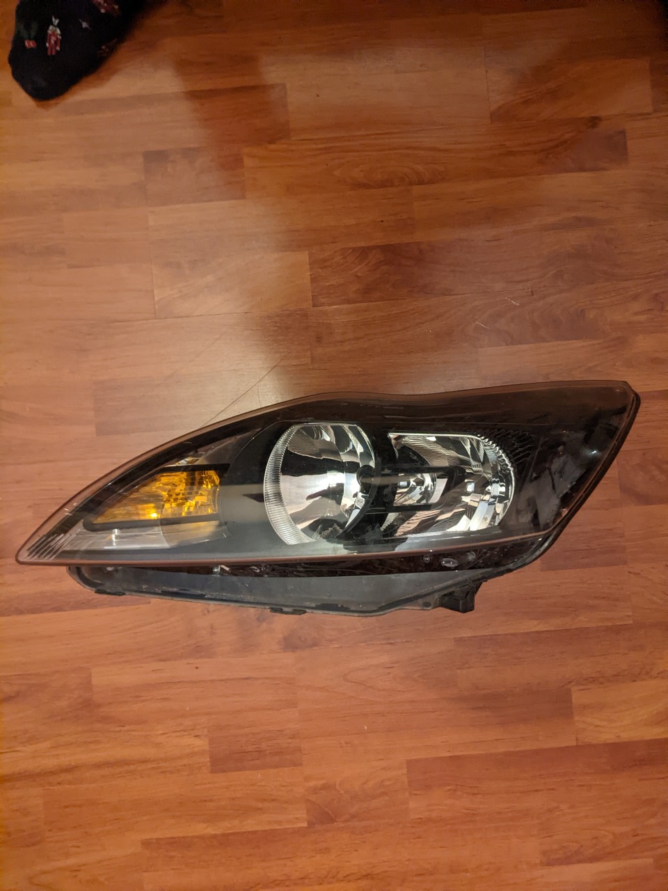 faruri originale pe fond negru Ford Focus 2 facelift(2008 - 2013)