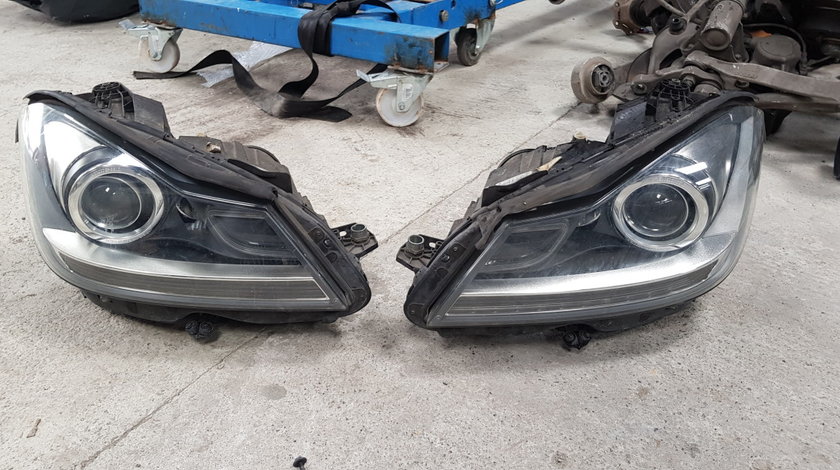 Faruri stanga dreapta Xenon Mercedes C-class W204 Facelift 2011 2012 2013 2014
