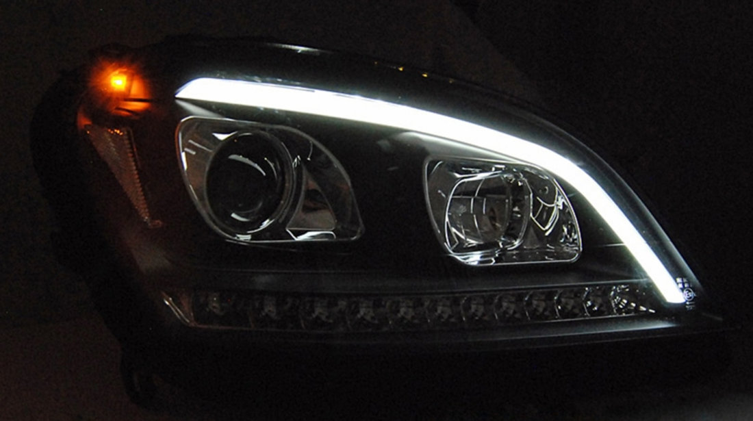 Faruri Tube Light compatibil cu Mercedes M-Class W164 (2005-2008) Negru cu Semnal Dinamic HLMBW164B