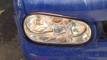Faruri volkswagen golf 4 2001