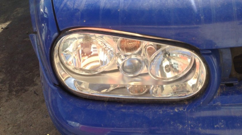 Faruri volkswagen golf 4 2001