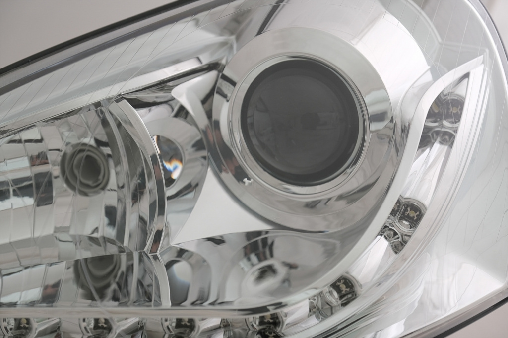 Faruri Xenon compatibil cu VW Golf 5 V (2003-2007) Chrome RHD SWV06DBHID