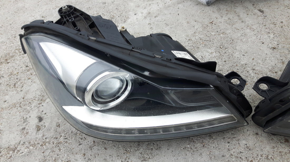 Faruri Xenon Mercedes C Class W204 facelift A2048204339