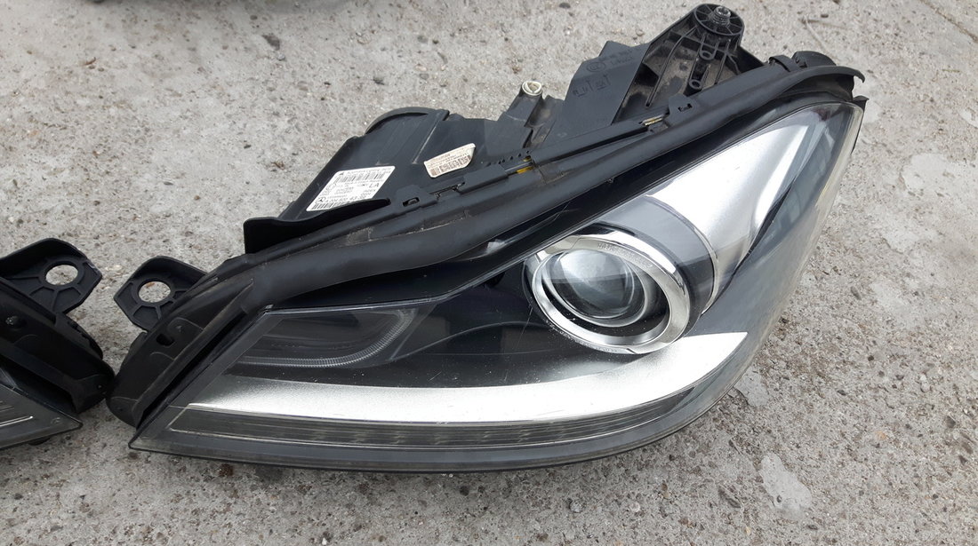 Faruri Xenon Mercedes C Class W204 facelift A2048204339