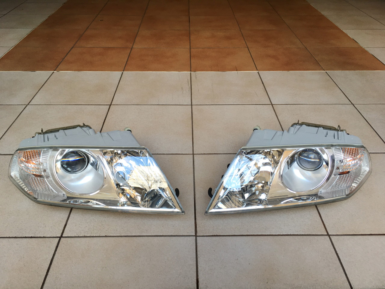 Faruri Xenon - Skoda Octavia 2 / Complet Echipate 1Z1941015B / 1Z1941016B