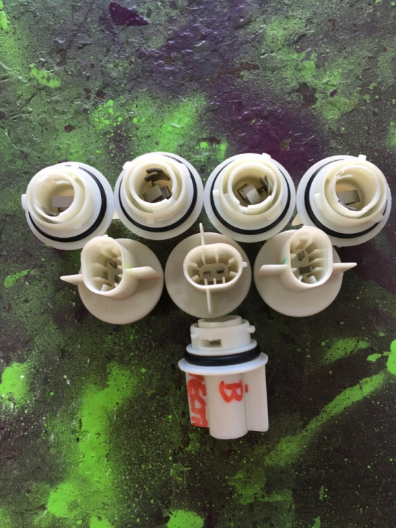 Fasung bec semnalizare Opel Vectra B [1995 - 1999] wagon 5-usi 1.6 MT (101 hp) (31_) 1.6 16V