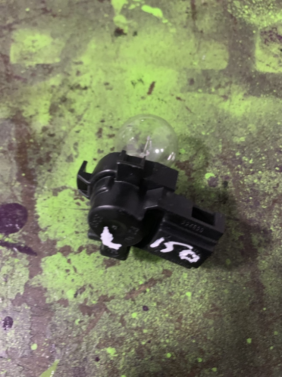 Fasung lampa portbagaj stanga Volkswagen VW Jetta 5 [2005 - 2011] Sedan 4-usi 2.0 TDI MT (140 hp) (1K2)