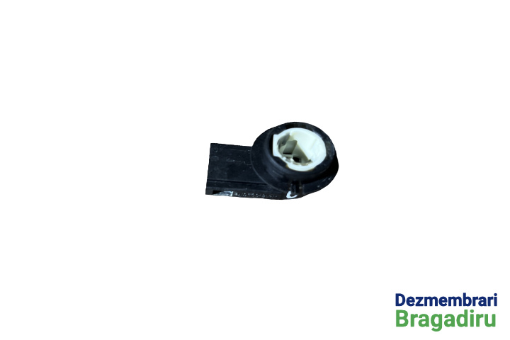 Fasung lampa stop dreapta pe capota portbagaj Volkswagen VW Passat B6 [2005 - 2010] Sedan 4-usi 2.0 TDI MT (140 hp) Cod motor BMP, Cod culoare LA7W