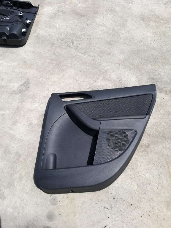 Fata tapiterie usa dreapta spate skoda yeti 5l 5l0867212