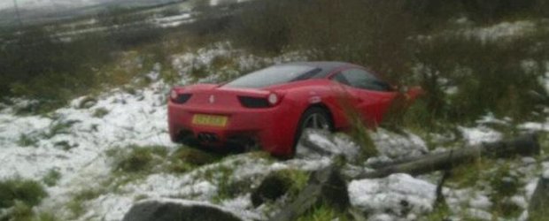 Ferrari 458 Italia, parasit in sant dupa accident