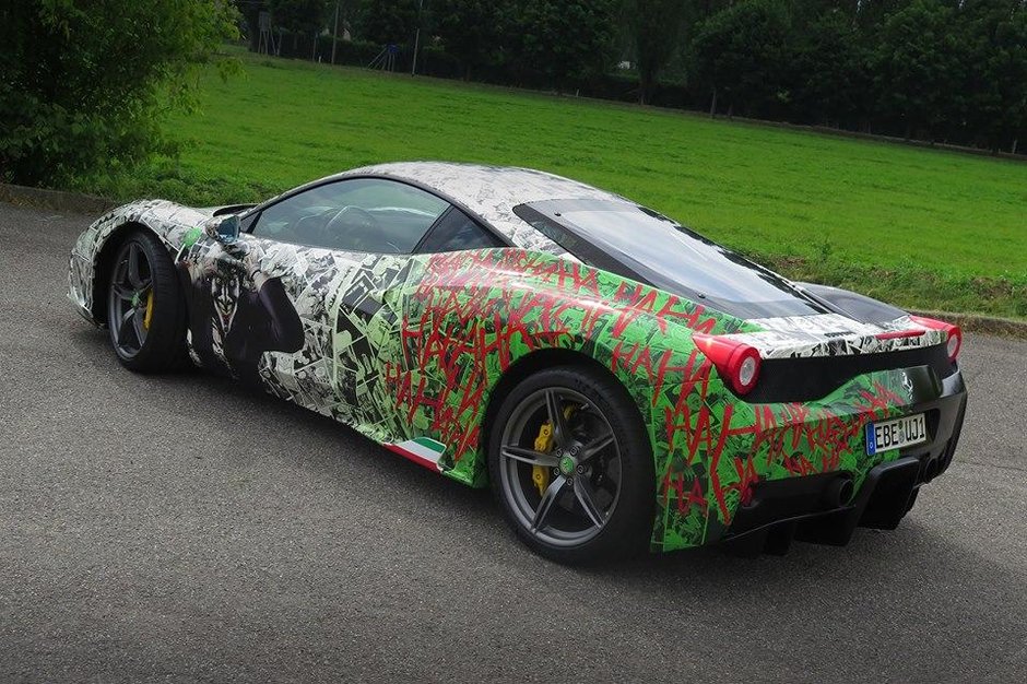 Ferrari 458 Special infoliat cu Batman vs Joker