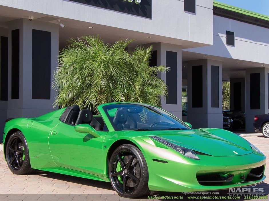 Ferrari 458 Spider cu vopsea de 27.000 dolari