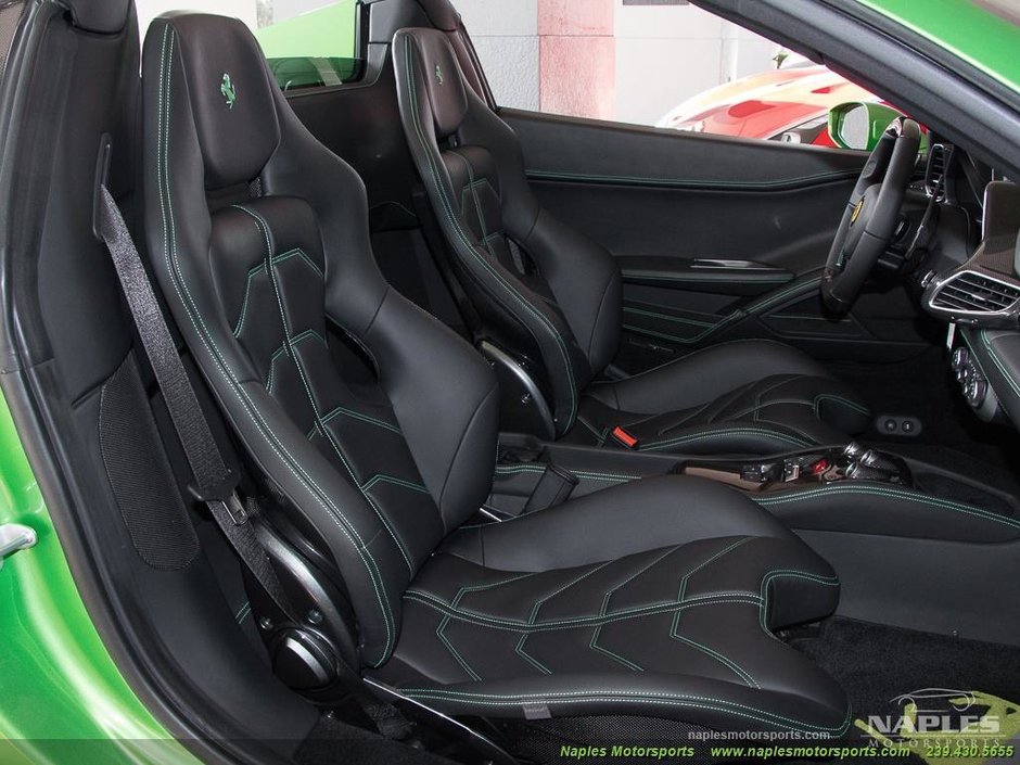 Ferrari 458 Spider cu vopsea de 27.000 dolari
